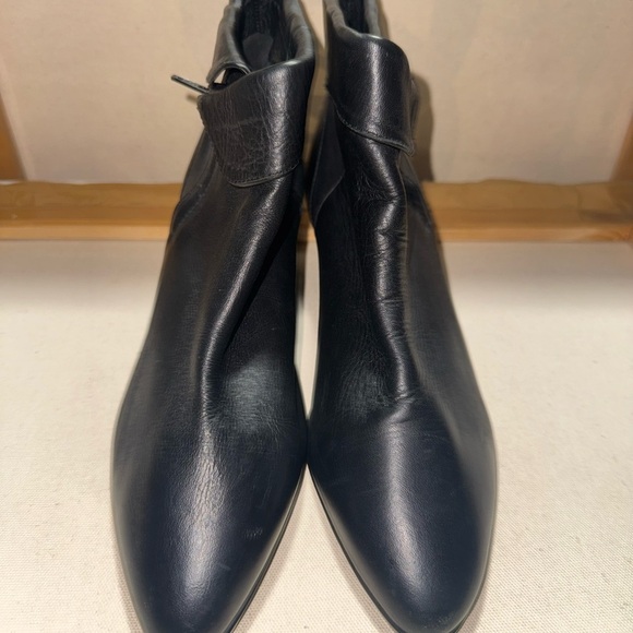 Black Ankle Boots with Smooth Leather and Minimalist Design - Picture 3 of 8